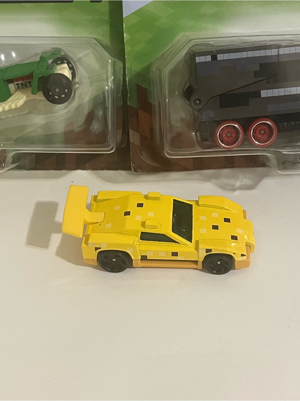 HotWheels Minecraft Bundle-Spider/Creeper and Ocelot - Picture 4 of 11